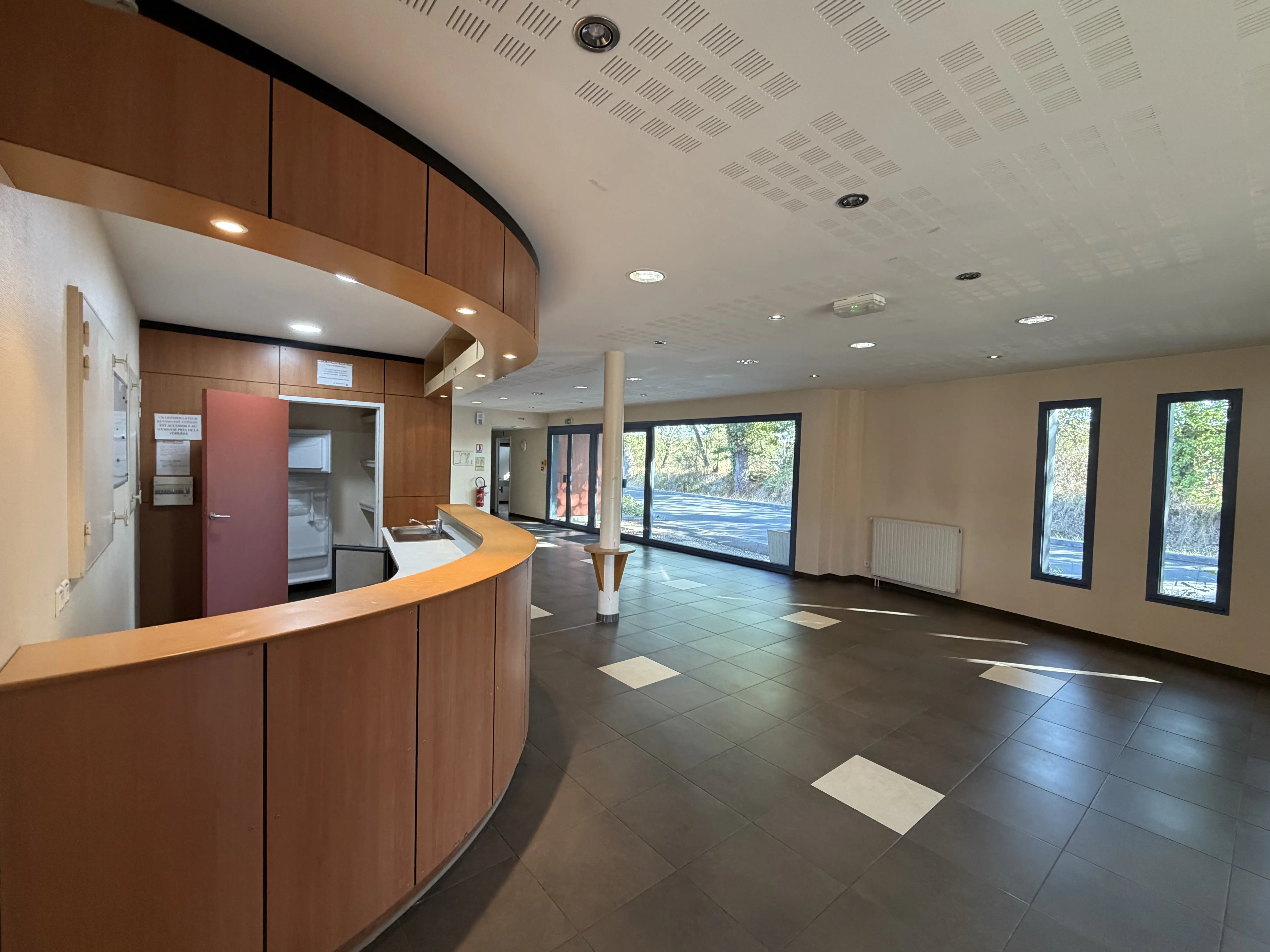 Bar et espace d’accueil de la salle